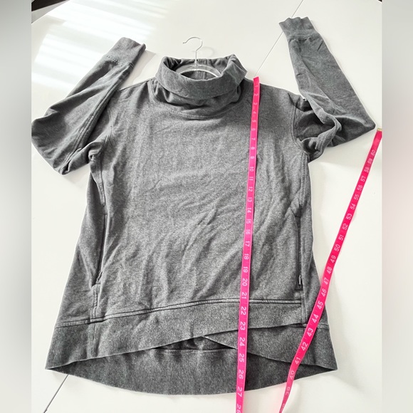 LULULEMON | 10 | ON THE DOUBLE | Turtleneck - Picture 13 of 15